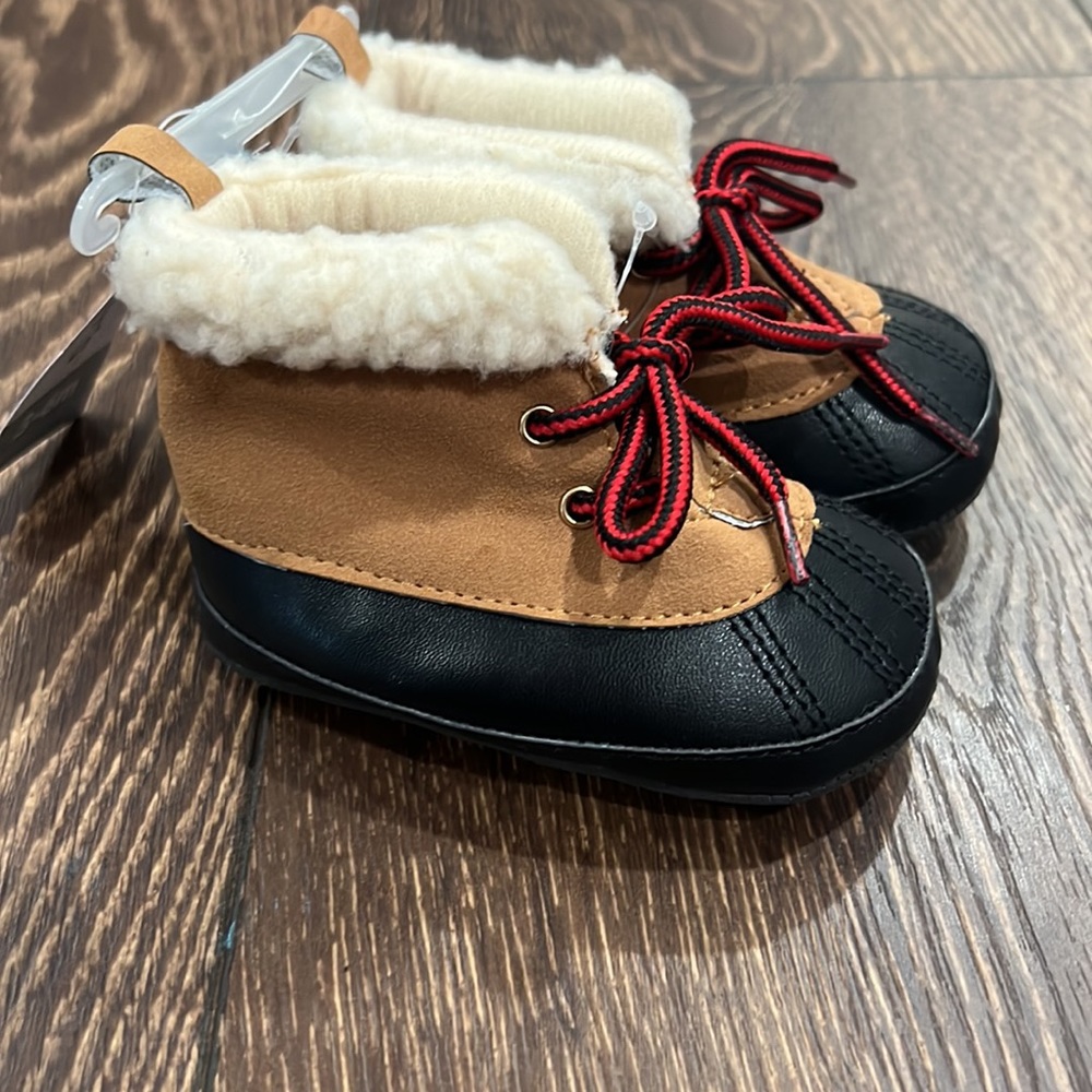 Baby Boy's Carter's Boots and Mittens Lot 3-6 month's - Picture 8 of 8